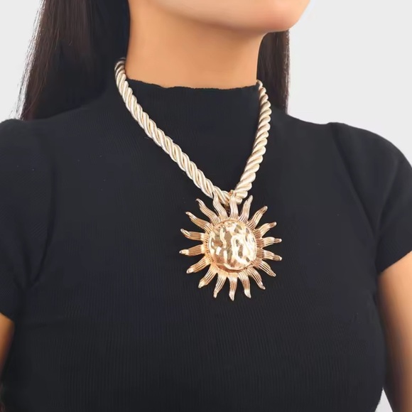 New! Gold plated Sun Pendant Necklace - Picture 1 of 7